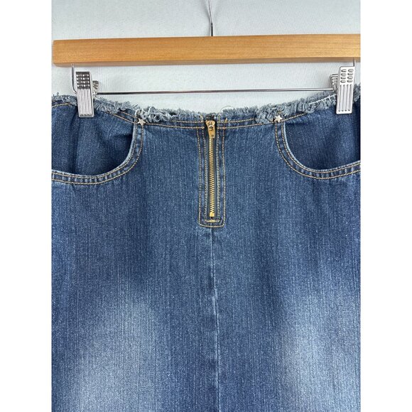 Bubblegum Womens Frayed Denim Skirt W/ Pockets & Front Zip Closure - Picture 2 of 5